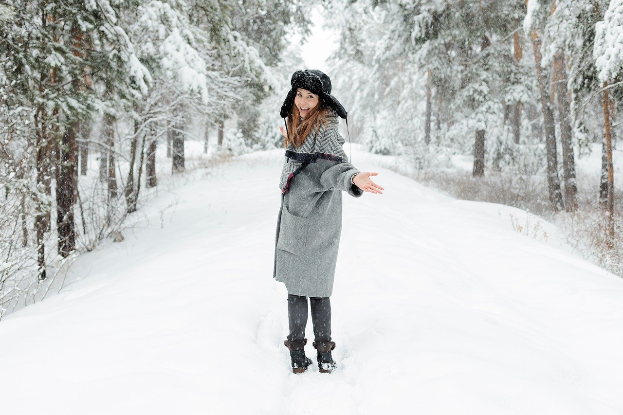 Jak Kobiece kurtki zimowe zaopatrywać się w obecnym okresie oraz czapki i szaliki dla każdego akcesoria zimowe